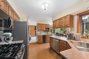 1204 Bartlett Dr, Valparaiso, IN 46383 - Photo 5