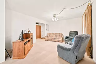 629 W 39th Pl, Hobart, IN 46342 - Photo 5