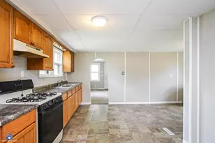 23910 Ivy St, Schneider, IN 46376 - Photo 9