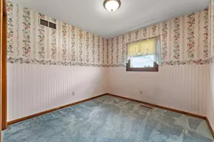 427 Northfield Ln, Valparaiso, IN 46383 - Photo 15