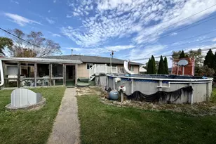 815 W 39th Ave, Hobart, IN 46342 - Photo 3