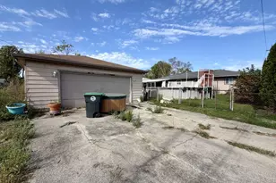 815 W 39th Ave, Hobart, IN 46342 - Photo 5