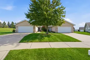 1233 W 82nd Ln, Merrillville, IN 46410 - Photo 3
