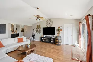 1233 W 82nd Ln, Merrillville, IN 46410 - Photo 5