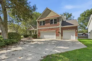 10752 Dogleg Dr, Demotte, IN 46310 - Photo 1
