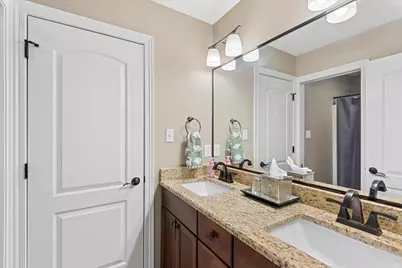 421 W Sandhurst Drive, Valparaiso, IN 46385 - Photo 21
