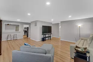 381 Greendale Dr, Valparaiso, IN 46385 - Photo 7