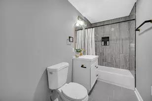 363 Pinewood Dr, Valparaiso, IN 46385 - Photo 9
