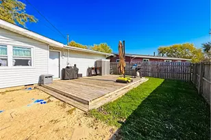 372 Riviera Cir, Valparaiso, IN 46385 - Photo 19