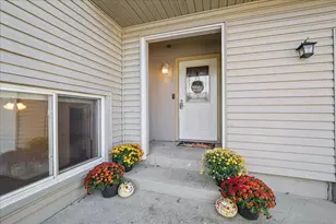 542 Riviera Rd, Valparaiso, IN 46385 - Photo 3