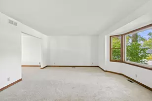 3906 Oak Grove Dr, Valparaiso, IN 46383 - Photo 5