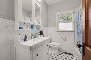 806 Academy St, Valparaiso, IN 46383 - Photo 9