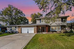 705 S Pettibone St, Crown Point, IN 46307 - Photo 1