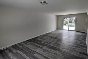 8528 Florida St, Merrillville, IN 46410 - Photo 7