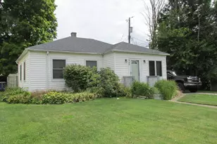 705 Pennsylvania Ave, La Porte, IN 46350 - Photo 1