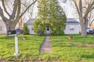 1016 W 38th Pl, Hobart, IN 46342 - Photo 1