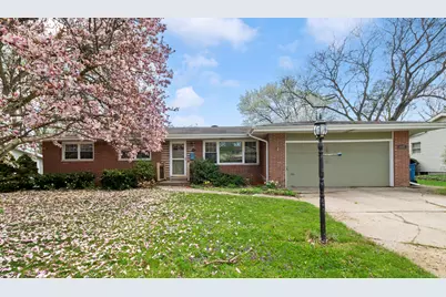 407 E Elizabeth Drive, Crown Point, IN 46307 - Photo 1