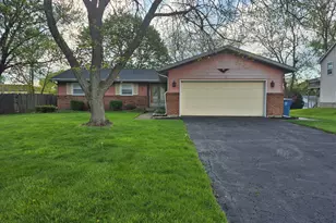 155 Spruce Ct, Hebron, IN 46341 - Photo 1
