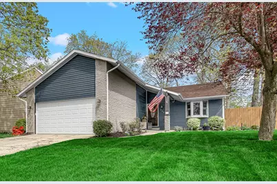 205 Lakeside Drive, Valparaiso, IN 46383 - Photo 1