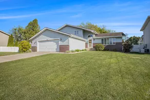 925 Brooke Ln, Schererville, IN 46375 - Photo 1