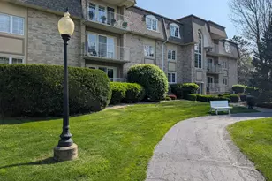 909 Swan Dr, Dyer, IN 46311 - Photo 1