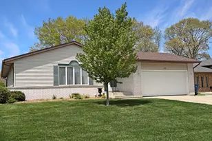 930 Brooke Ln, Schererville, IN 46375 - Photo 1