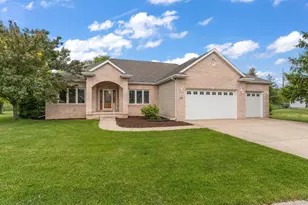 256 Pineview Ln, Valparaiso, IN 46383 - Photo 1