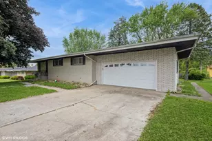 30 Helena Dr, Schererville, IN 46375 - Photo 1