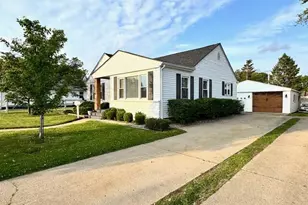 810 S Main St, Knox, IN 46534 - Photo 1