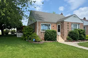 926 W Home Ave, Hobart, IN 46342 - Photo 1