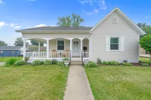 518 S Plymouth St, Culver, IN 46511 - Photo 1