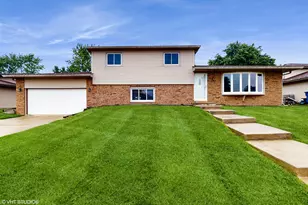 506 Stratford Ln, Schererville, IN 46375 - Photo 1