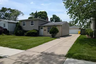 802 N Glenwood Ave, Griffith, IN 46319 - Photo 1