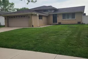 9430 Mckinley St, Crown Point, IN 46307 - Photo 1