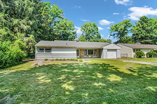 20 Fraser Ln, Hobart, IN 46342 - Photo 1