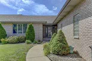 626 Rescobie Dr, Schererville, IN 46375 - Photo 1