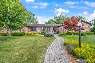 2523 Castlewood Dr, Dyer, IN 46311 - Photo 1