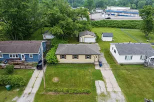 903 E 36th Pl, Hobart, IN 46342 - Photo 1