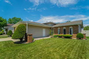 942 High Ridge Dr, Schererville, IN 46375 - Photo 1