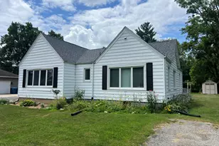 501 N Church St, Kouts, IN 46347 - Photo 1