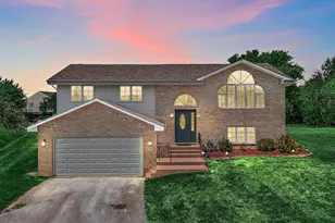 2722 Painted Leaf Ct, Crown Point, IN 46307 - Photo 1