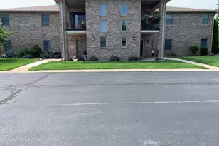 927 Oak Dr, Crown Point, IN 46307 - Photo 1