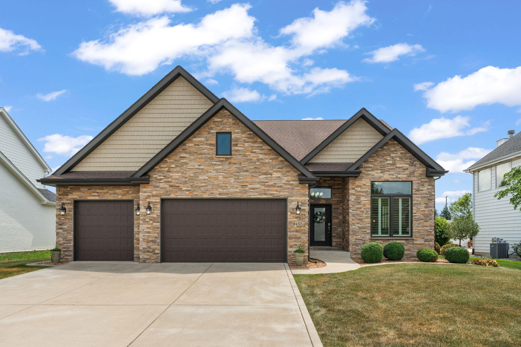 8437 Willow Haven Dr, Saint John, IN 46373 - MLS 824849 - Coldwell Banker