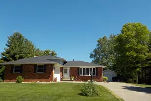 401 Forest View Dr, Valparaiso, IN 46385 - Photo 1