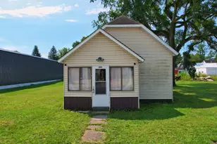 305 E Goss St, Kentland, IN 47951 - Photo 1