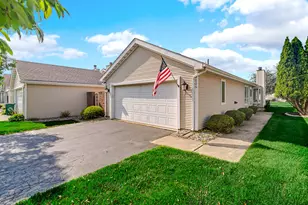 606 E 92nd Pl, Merrillville, IN 46410 - Photo 1