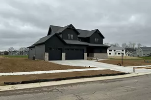 2900 Old Oak Dr, Valparaiso, IN 46385 - Photo 1