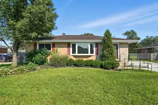 913 N Dwiggins Ave, Griffith, IN 46319 - Photo 1