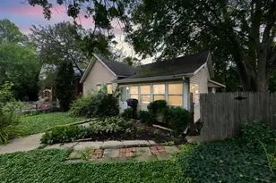 121 Franklin St, Chesterton, IN 46304 - Photo 1