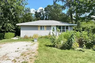 206 N Cleveland St, Knox, IN 46534 - Photo 1